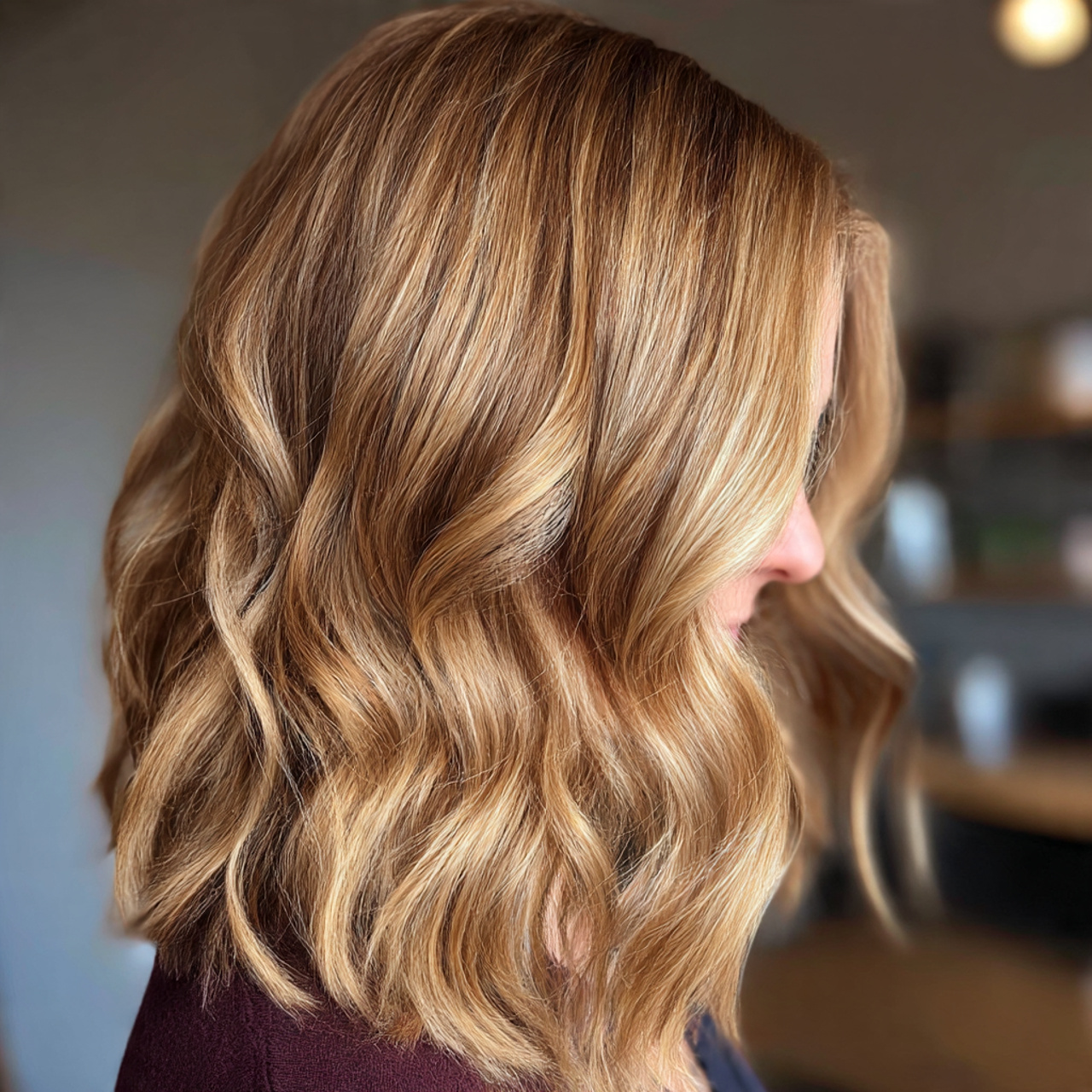 Stunning Honey Blonde Highlights Ideas to Elevate Your Style 1 close up of medium length hair with honey blonde